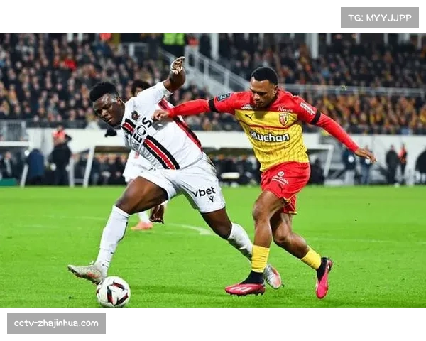 法甲积分榜更新，巴黎领跑朗斯紧追